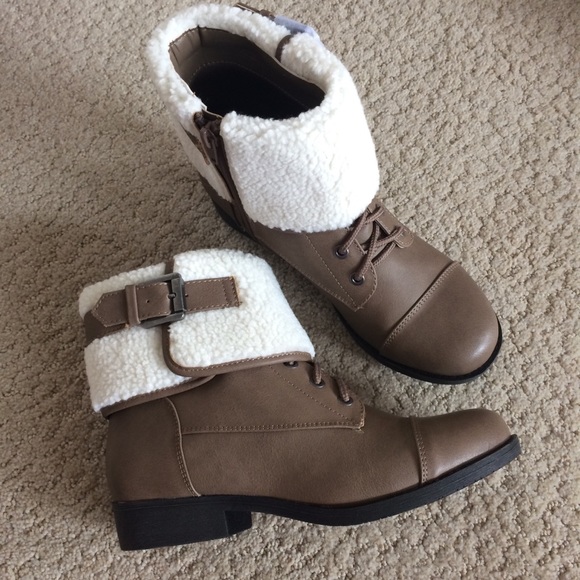 SO Shoes - 4/$25 🛍 LAST PAIR! “So” brand Sherpa top booties